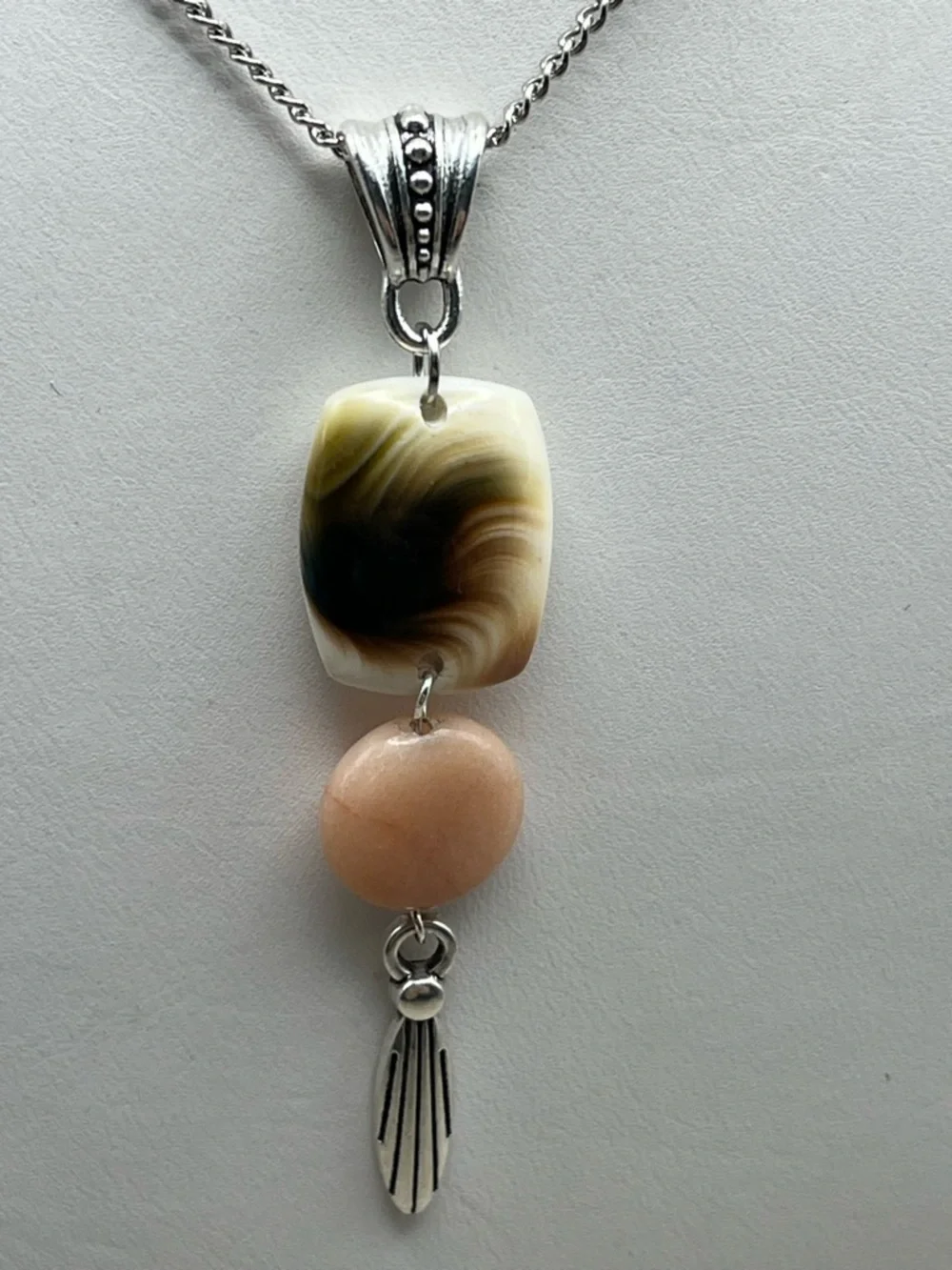 Shiva Shell Peach Jade Necklace Silver Tone Pendant Boho Gemstone Layering